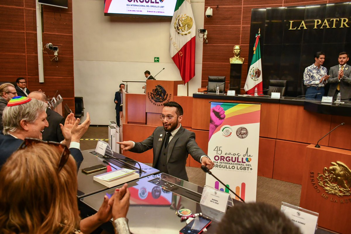 YaajMexico's tweet photo. #HISTORICO 🏆 La presidencia de la Junta de Coordinación Política del @senadomexicano ha otorgado el reconocimiento "45 Años de Orgullo" 🏳️‍⚧️🏳️‍🌈 a @ivantagledurand, Director General de nuestra organización @YaajMexico, por su labor realizada en la defensa de los derechos humanos de las personas LGBTIQ+. Asimismo, se reconocieron a aquellas figuras que han desafiado estereotipos en nuestro país, abriendo camino para lxs que ya no están, lxs que estamos y lxs que vendrán. 🎖️

#LGBTAdvocacy #Orgullo2023mx #NoMásECOSIG #JusticiaSinDiscriminación #SomosYaaj