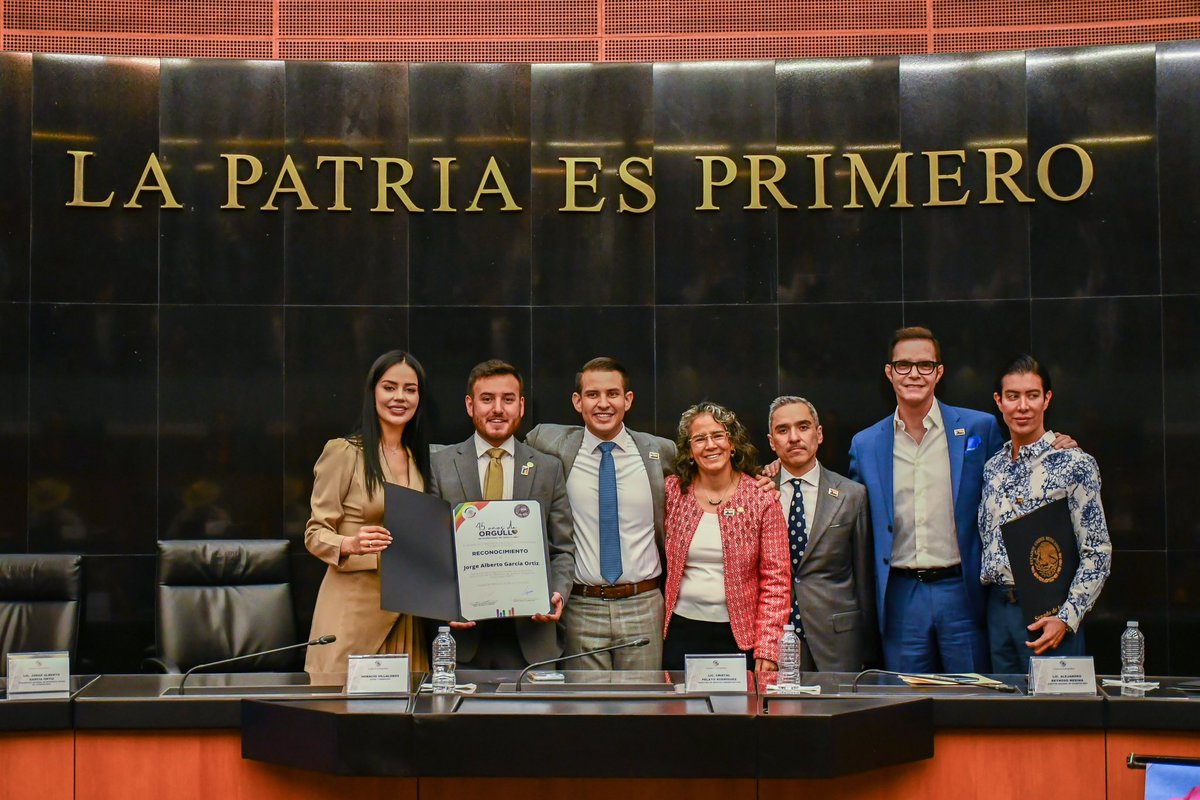 YaajMexico's tweet photo. #HISTORICO 🏆 La presidencia de la Junta de Coordinación Política del @senadomexicano ha otorgado el reconocimiento "45 Años de Orgullo" 🏳️‍⚧️🏳️‍🌈 a @ivantagledurand, Director General de nuestra organización @YaajMexico, por su labor realizada en la defensa de los derechos humanos de las personas LGBTIQ+. Asimismo, se reconocieron a aquellas figuras que han desafiado estereotipos en nuestro país, abriendo camino para lxs que ya no están, lxs que estamos y lxs que vendrán. 🎖️

#LGBTAdvocacy #Orgullo2023mx #NoMásECOSIG #JusticiaSinDiscriminación #SomosYaaj