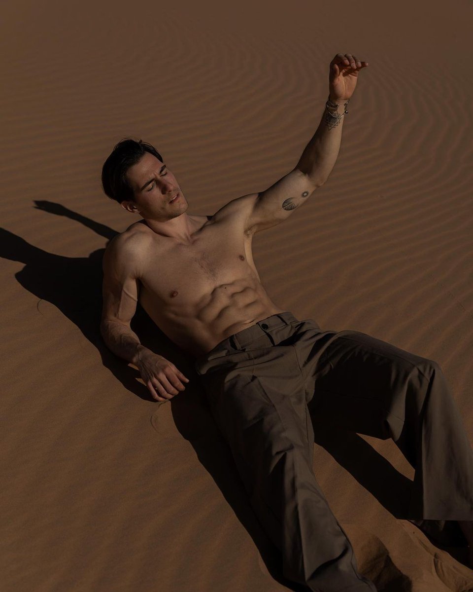 fitaussieboy's tweet photo. Nothing compares to this feeling of freedom when you are in the middle of the Sahara desert ☀️ Wishing you all a great Weekend! https://t.co/Guy1UT3PDB