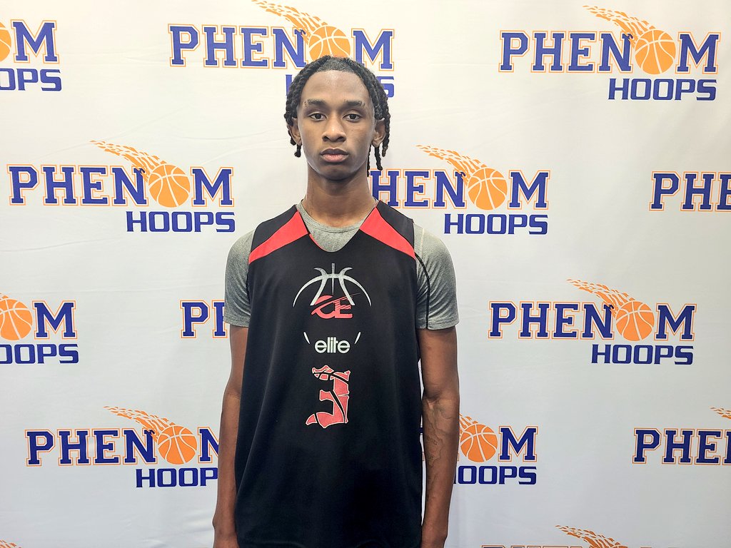 CoachGary33's tweet photo. Crossover Elite 16u

#3 Emari Russell

Emari was the MVP of the game against the Upward Stars Pee Dee.  He put elite footwork on display.  Up in the paint at his height, driving to the paint either scoring or hitting teammates off the pivot, shooting with range, and handled... https://t.co/22B3wRo1b7