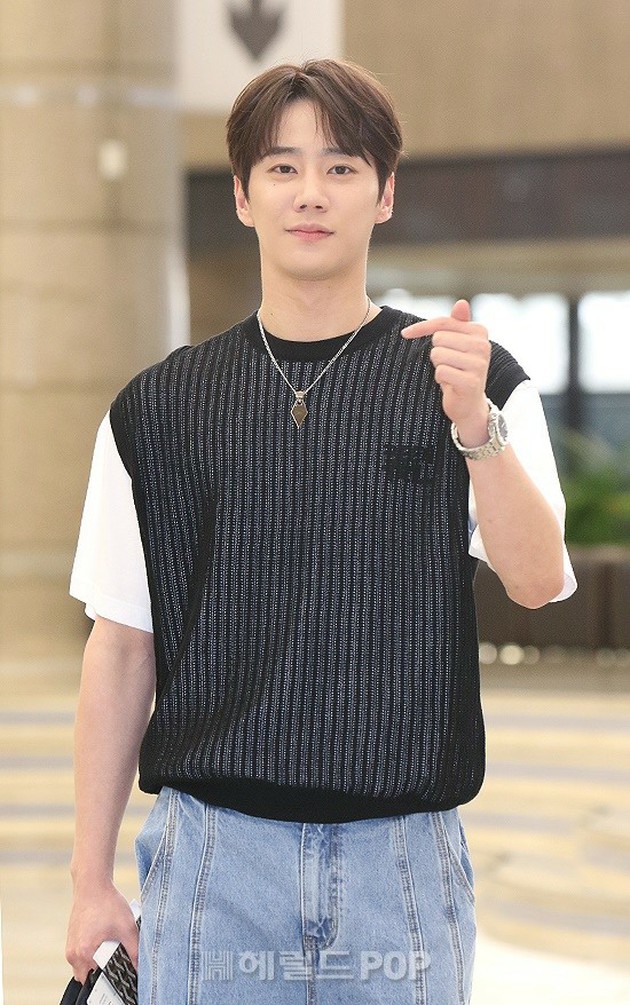 イジュニョン ジュン U-KISS チェキ ポラロイド U-KISS ジュン イジュニョン 生写真① - メルカリ