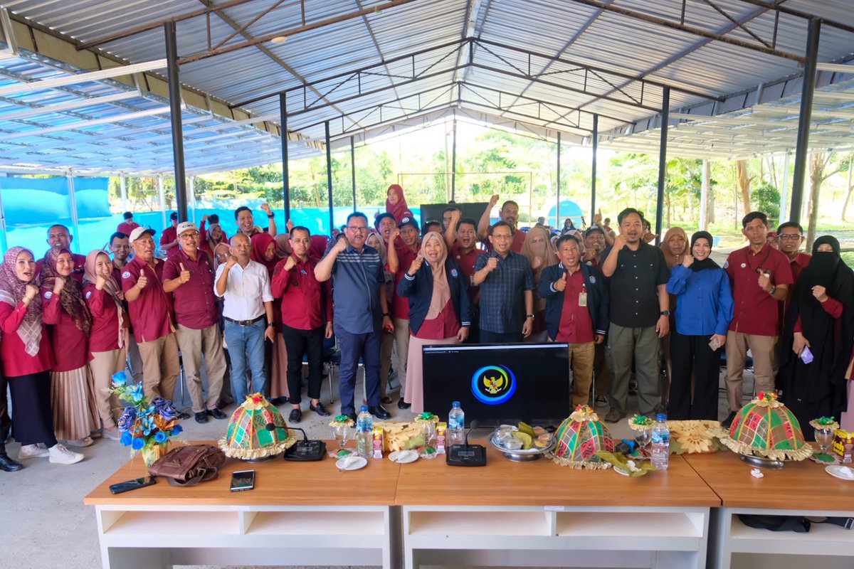 ehermankhaeron tweet media