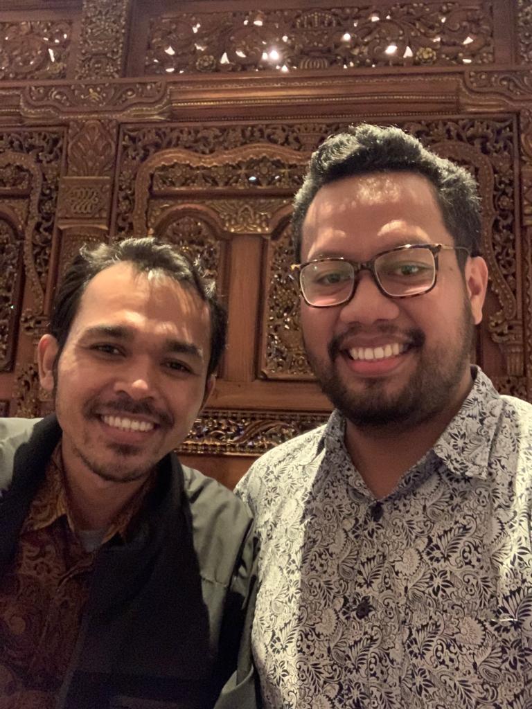 davidwildan's tweet photo. kesambang dulur alumni yg skrg dosen di jogja.  

ngobrol santai  "muqoronah fil jamiah" https://t.co/RFGK5bEWBZ