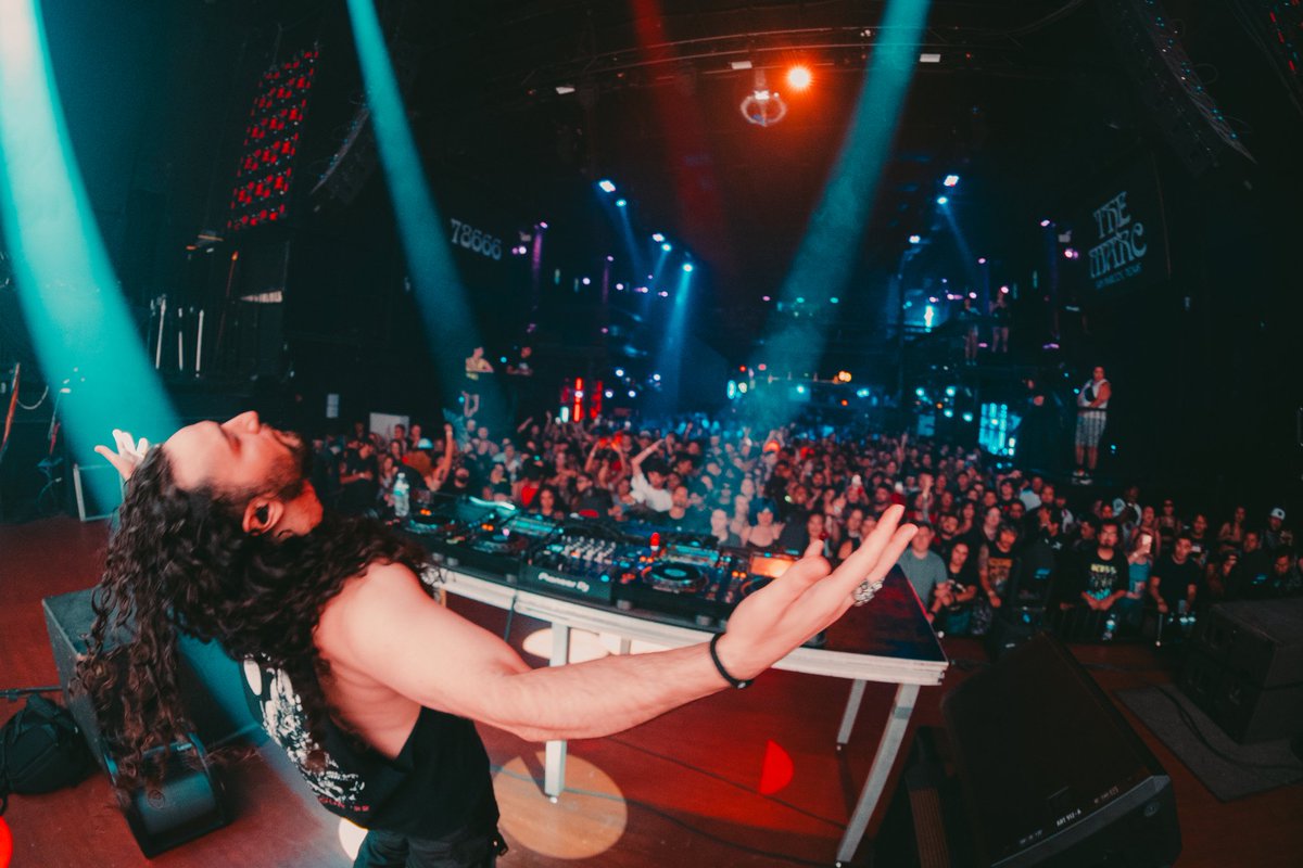 ACKERONaudio's tweet photo. SAN MARCOS LEGIONS‼️ I am humbled that y'all packed out the floor at 10 PM for my set 😭💚

Makes it even more special to have played support for people like @soradubz and @svddendeath whom I have the utmost respect for in this game https://t.co/kvXPEi9gaG