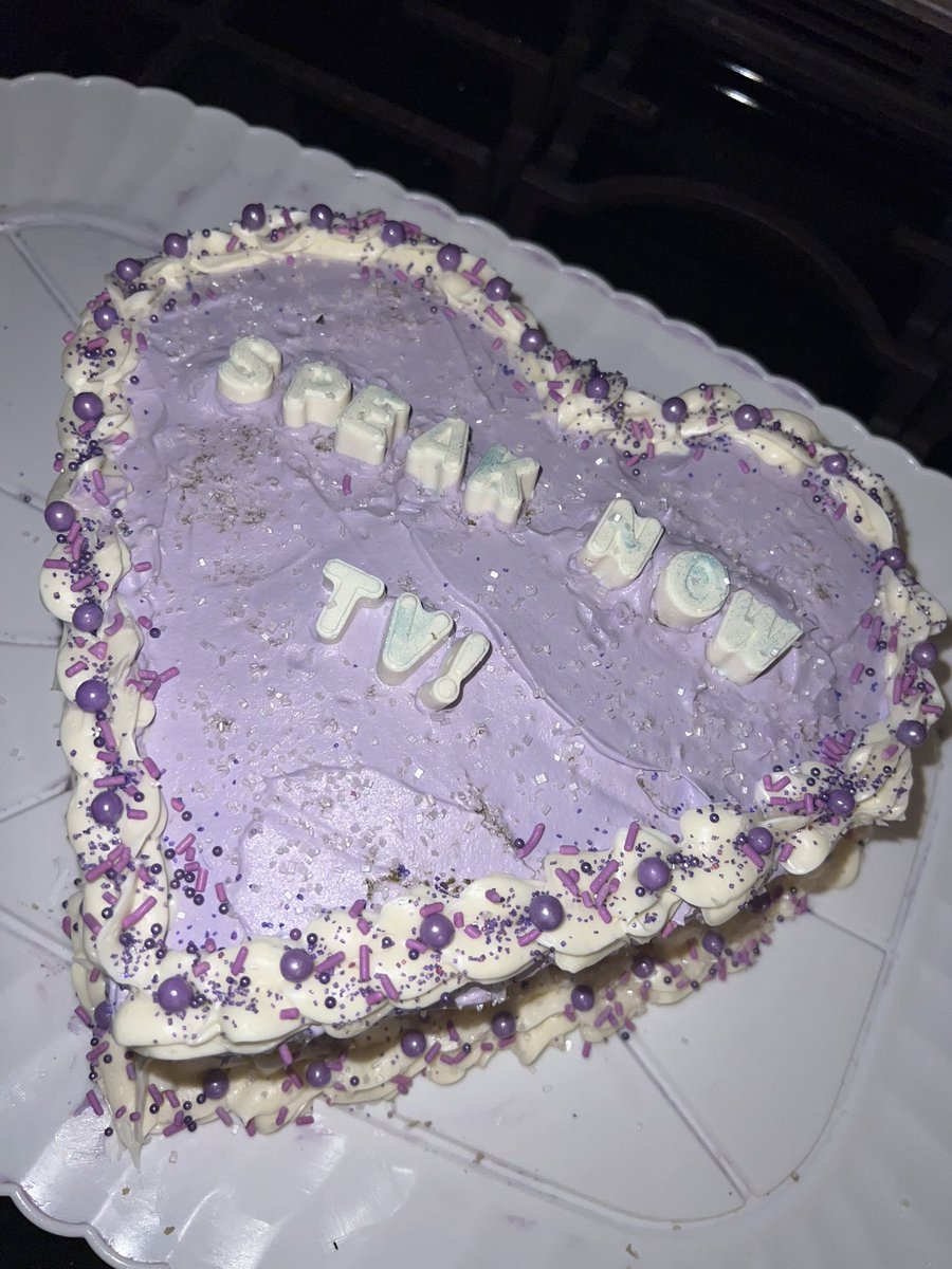 alyssaD's tweet photo. @taylornation13 first cake i’ve ever decorated, in honor of this national holiday🫶💜@taylornation13 https://t.co/TlE0iFgdjn