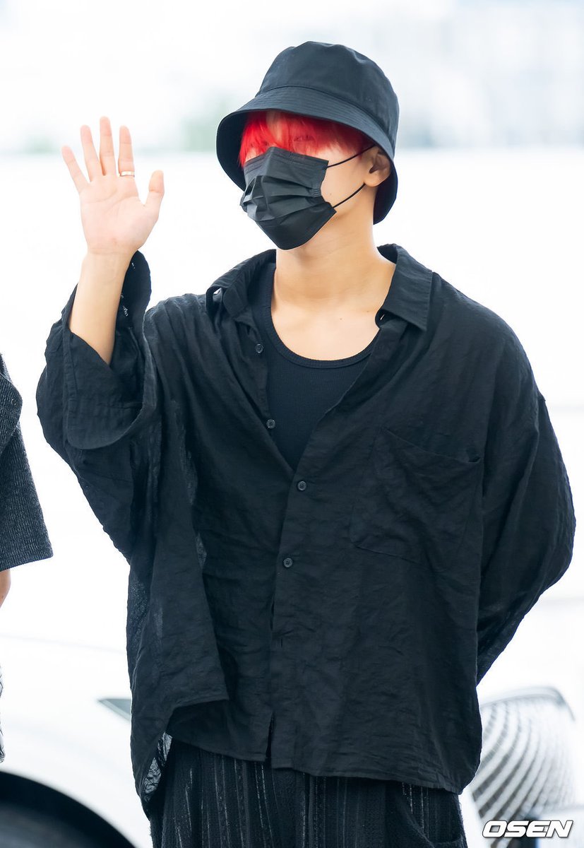W00ATEEZ's tweet photo. red sannie ❤️‍🔥 https://t.co/Rj7sW4UJbr