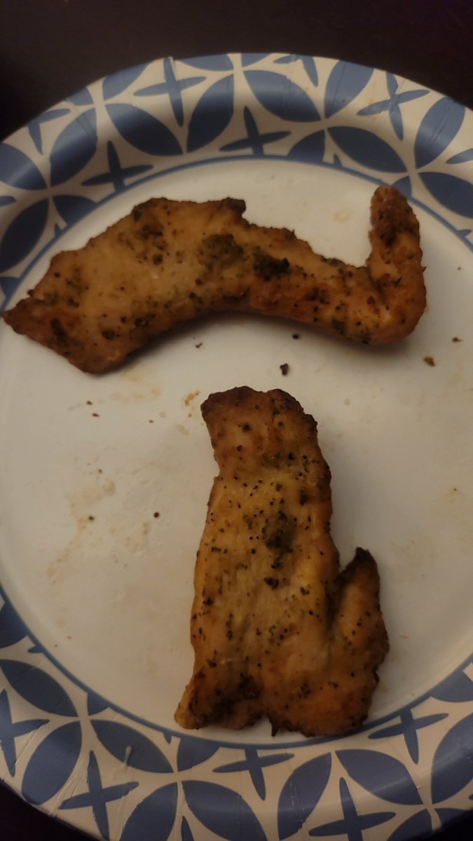 BowhuntressInMI's tweet photo. Got some Pure Michicken 😂 #Michigan #PlayingWithFood https://t.co/0W1vSfc4Ih