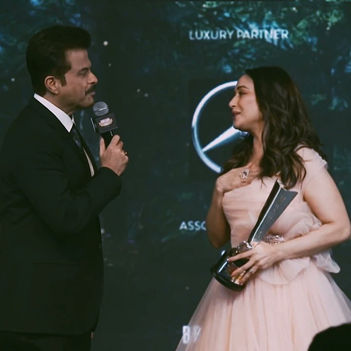 madnilfp's tweet photo. It's always feels so good to see them together🥹🫶🏻❤️✨ #MadNil #MadhuriDixit #AnilKapoor https://t.co/rTtvkdsd6z