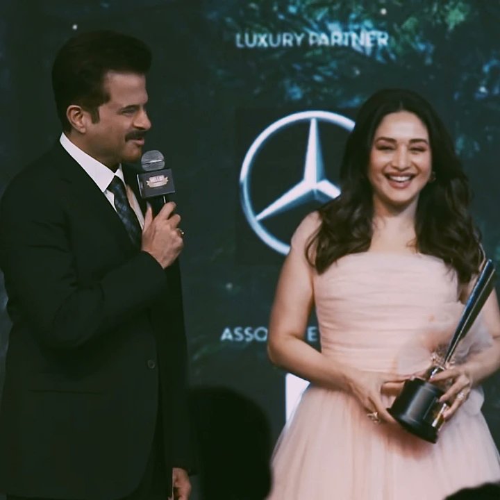 madnilfp's tweet photo. It's always feels so good to see them together🥹🫶🏻❤️✨ #MadNil #MadhuriDixit #AnilKapoor https://t.co/rTtvkdsd6z