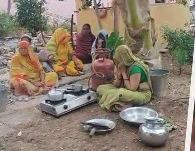 Navkranti_SenaB's tweet photo. ये #प्रवेश_शुक्ला के पिता रमाकांत शुक्ला का खाता नंबर है जो आर्थिक सहायता देना चाहता है वो दे सकता है
आज प्रवेश शुक्ला की सजा उसके परिवार को दी जा रही है  आज प्रवेश शुक्ला का परिवार सड़क पर है।
Name:Ramakant shukla
A.N: 373102010455163
IFC CODE:UBIN0537314
निवेदक #सवर्ण_आर्मी_टीम https://t.co/qCkKjOYBPt