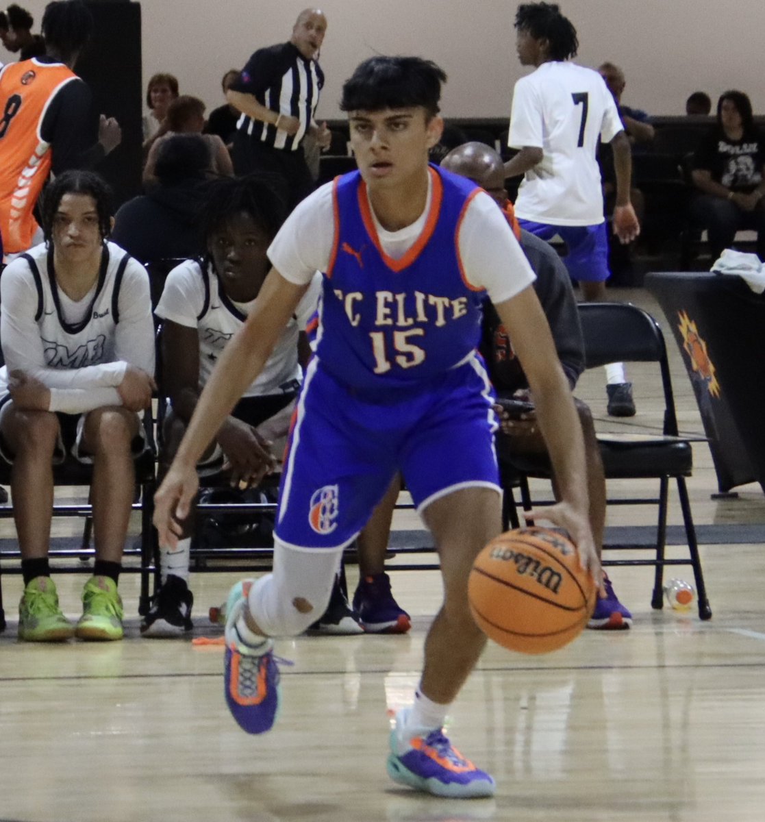 ccelite2025's tweet photo. Krish Shah c/o 2025 Cuthbertson wing is the player of the game twice today for CC Elite leading all scorers with 15pts in a 54-51 win and 14th in a 69-57 win to go 2-0 today @Phenom_Hoops @PhenomExposure @Krish_shah1 https://t.co/z2IeeFeVEI