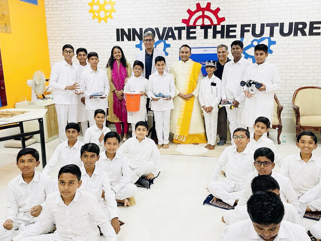ArchNeha's tweet photo. With @DellTech focus on emerging technologies,we  launched another Atal Tinkering Lab (ATL) in partnership with @AIMtoInnovate to foster science, technology &amp; innovation amongst the young minds ! Children are provided with facilities to do diverse innovations! 👩‍💻🧑‍💻#iwork4dell https://t.co/cfFHiXsAKw