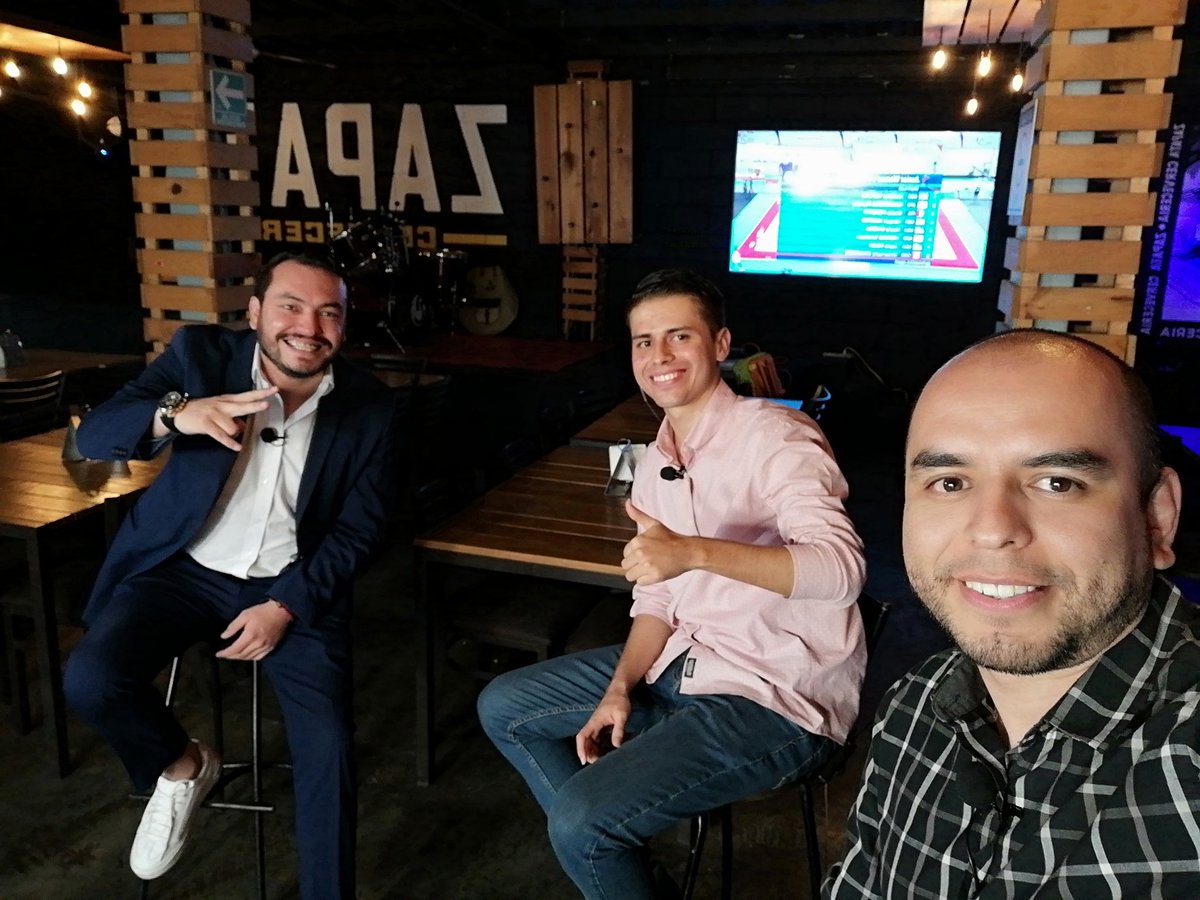 Tocó Charla deportiva <a href="/leogonzalez88/">Leo González 🐦</a> <a href="/moyhuante/">Moy Huante</a> desde cervecería Zapata!! #HotBolMx