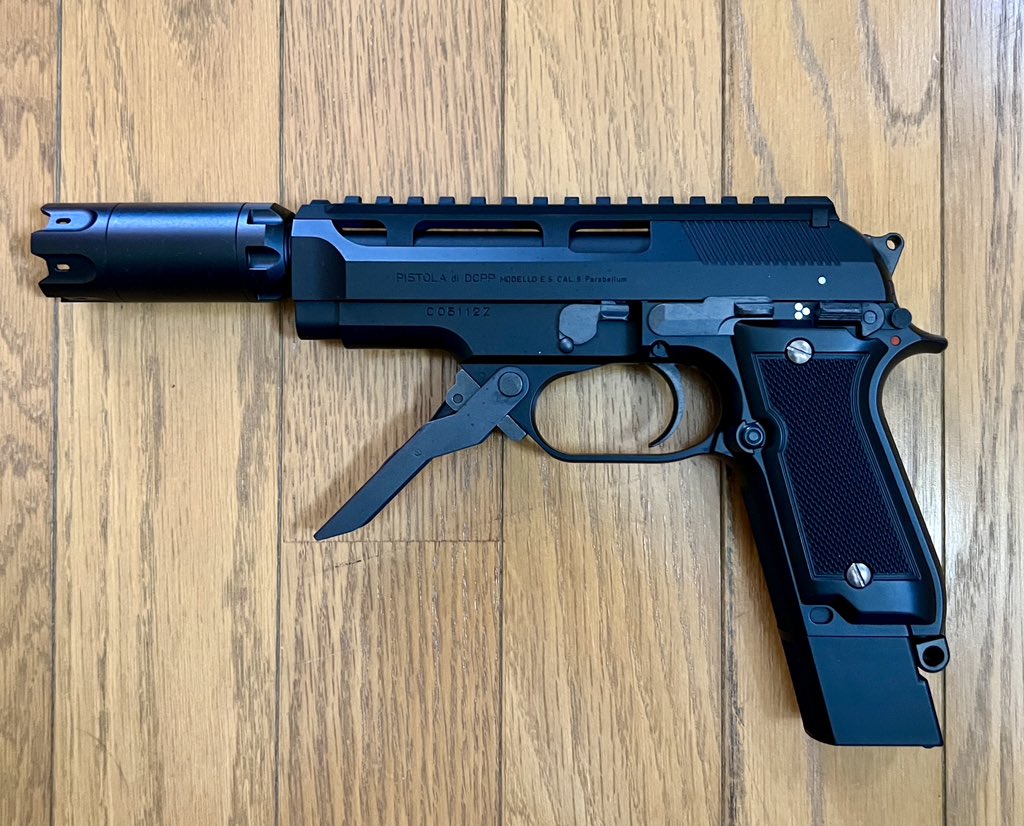 arigataya3150's tweet image. マルイの電動ハンドガン93Rです。

この子に似合った光学機器、、ダット、、スコープがあれば教えてください。

主にb2iサバゲーに使ってます。

小さからず大きからずのバランスの良い光学機器探してます^_^

アドバイスよろしくお願いします。

#エアガン
#東京マルイ
#93R