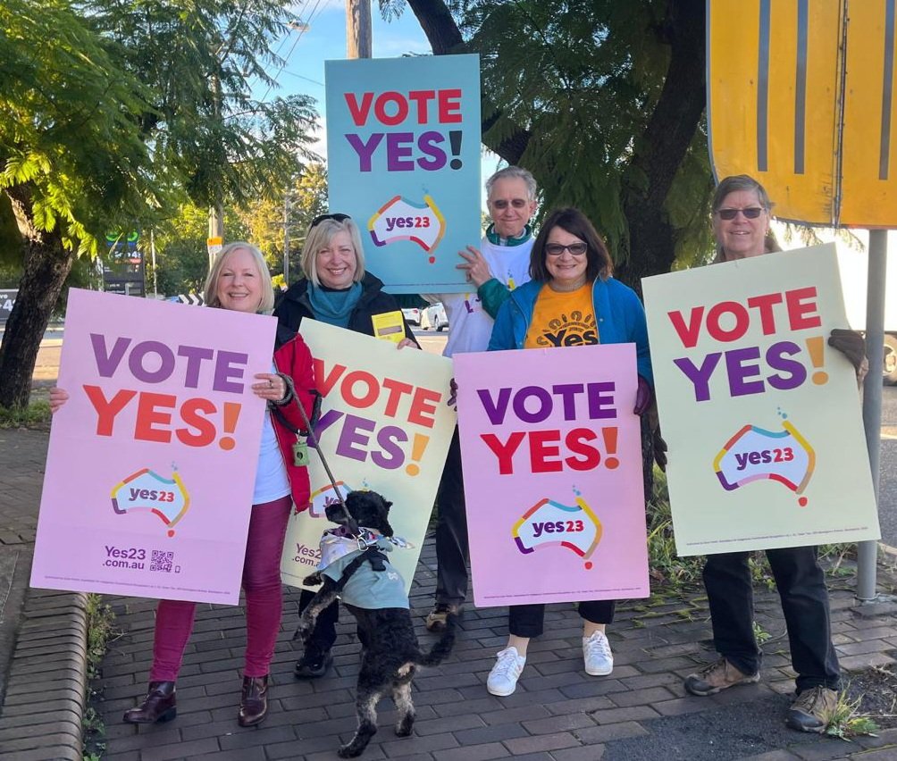 WomanOnTheShore's tweet photo. #BradfieldForYes out at Turramurra this morning on the busy Pacific Hwy showing thousands of commuters that we are a YES community. @yes23au https://t.co/sV4f70OlmH