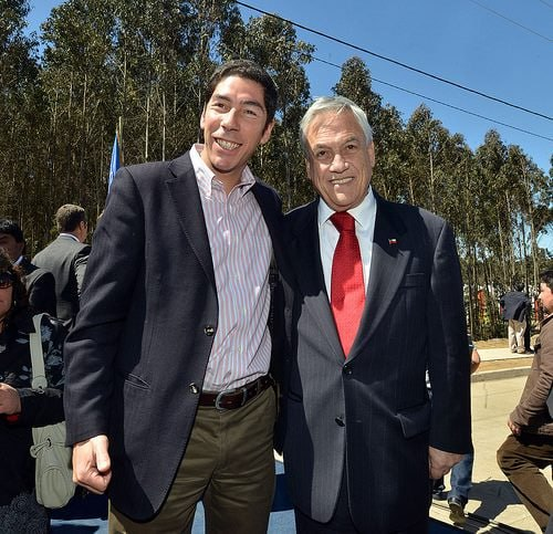 BotCheckerCL's tweet photo. 💣 Lo del #Sename #Maule se puso feo🔥

Maria Aubele Bravo, ESPOSA de Gastón Francisco Pinochet (representante legal) es PRIMA de Pablo Bravo Rodriguez -director regional del Sename Maule del año 2020- coincidentemente el año que la corporación recibió 2,000 millones del estado.
El HIJO de Pinochet fue SEREMI de economía de Maule en la misma época.
#CaigaQuienCaiga