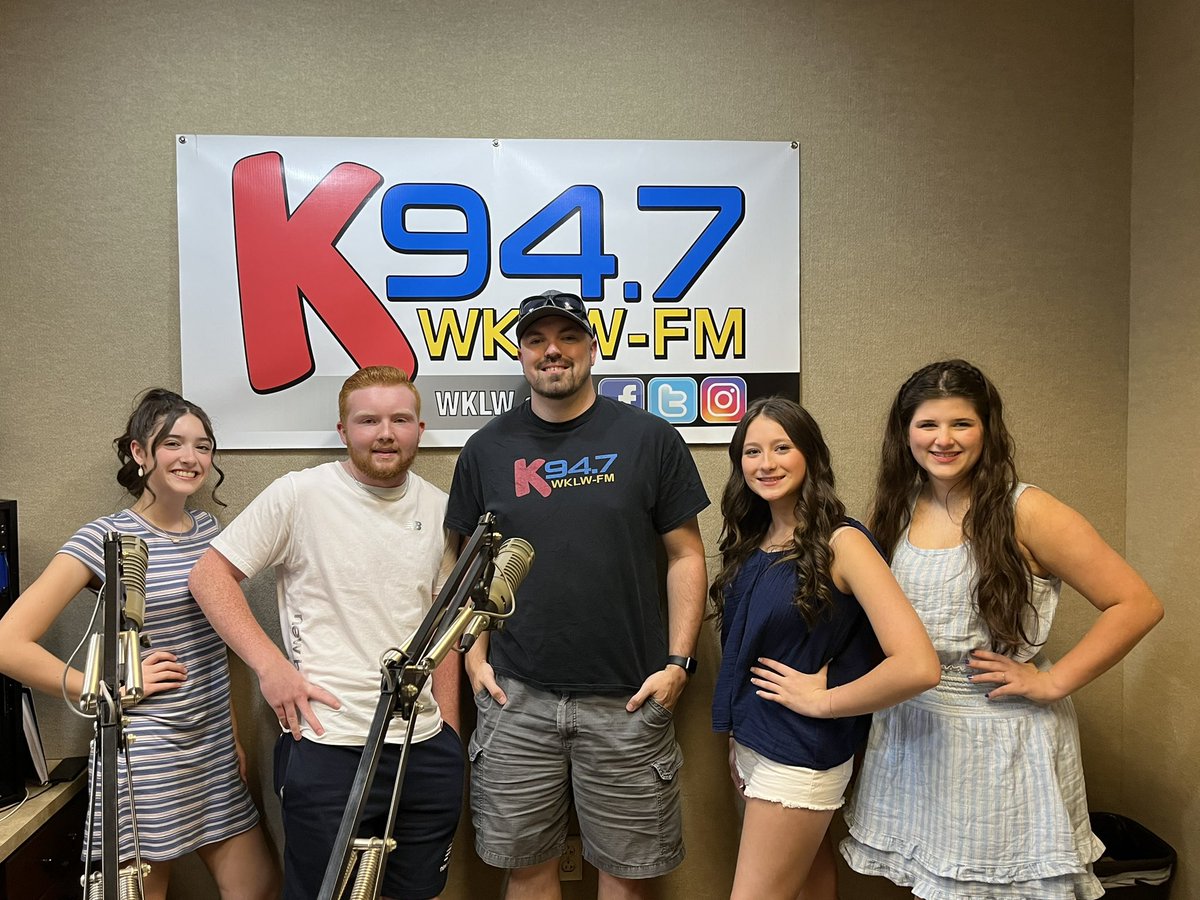 WKLW's tweet photo. Some of the Kentucky Opry Jr. Pros came by and visited with us today!  Be sure to catch the Opry shows each Saturday night at the Mountain Arts Center! https://t.co/IQwlxYCacJ