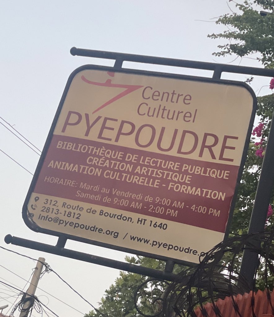 max_reports's tweet photo. Jodia mwen preske fè tout jounen an nan espas sa #SantKiltirèl #Pyepoudre, mw tap finalize yon travay Rechèch #Memoire avèk Joel Lazard.
Gen anpil moun lontan ki te entèrese ak lekti, deba, rechèch chak jou mw konn kwaze yo la. #Konesans se la vi konesans se Kle. 📚🗞️
📍Bourdon https://t.co/OOvRfXqH1V