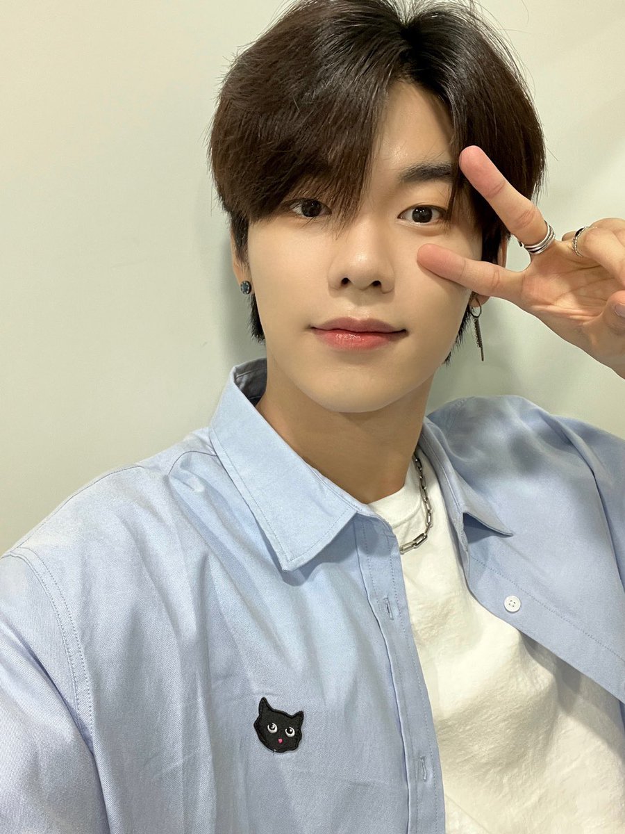 wakeone_trainee's tweet photo. 안녕하세요 이정현입니다💚
오늘 하루도 파이팅!!
오늘의 점메추는 초밥🍣 어때요?

#이정현 #LEEJEONGHYEON https://t.co/FwrDLx8jDt