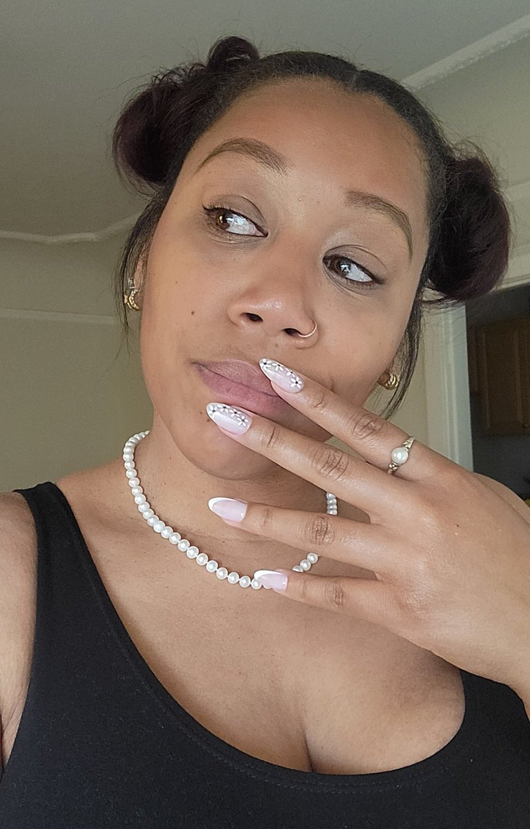 Mighty_Mozby's tweet image. Wanted to show off my nails...and my buns 😁
#nailsdid #spacebuns #summer