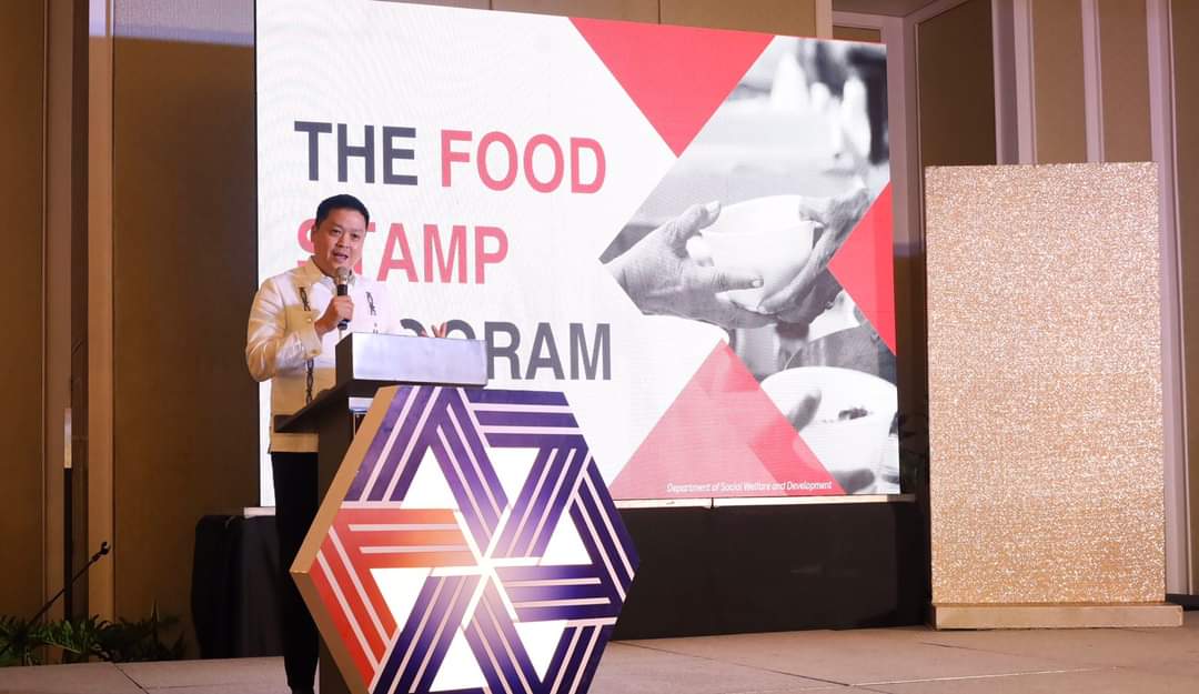 dswdserves's tweet photo. DSWD Sec. @rex_gatchalian presents the features of #WalangGutom2027: Food Provision through Strategic Transfer &amp; Alternative Measures Program (#FoodStampProgram) to the LCF during the 2023 CSR Guild Awards, July 6, in Makati City.

#BawatBuhayMahalagaSaDSWD❤️
#ZeroHungerTaskForce https://t.co/5orHqAefW3