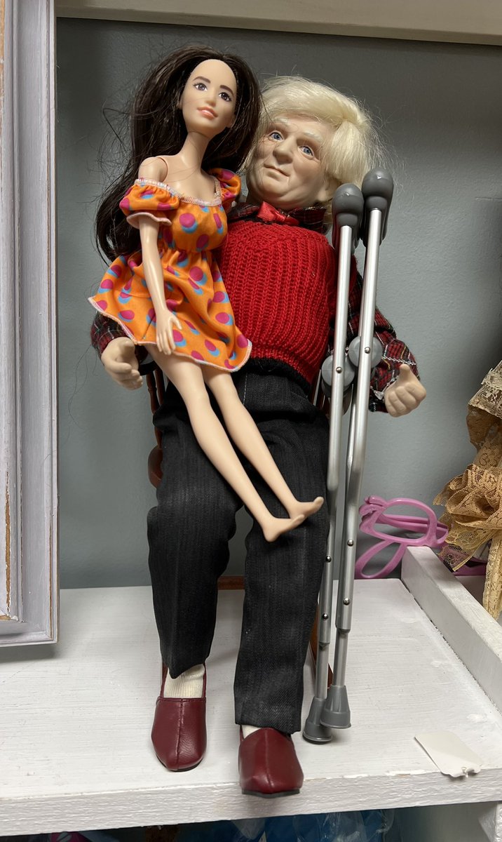 RT @TheMorningSpew2: I think this may be an Alec & Hilaria Baldwin doll set. Can anyone confirm? #Pepino https://t.co/6OMqf3FQzN