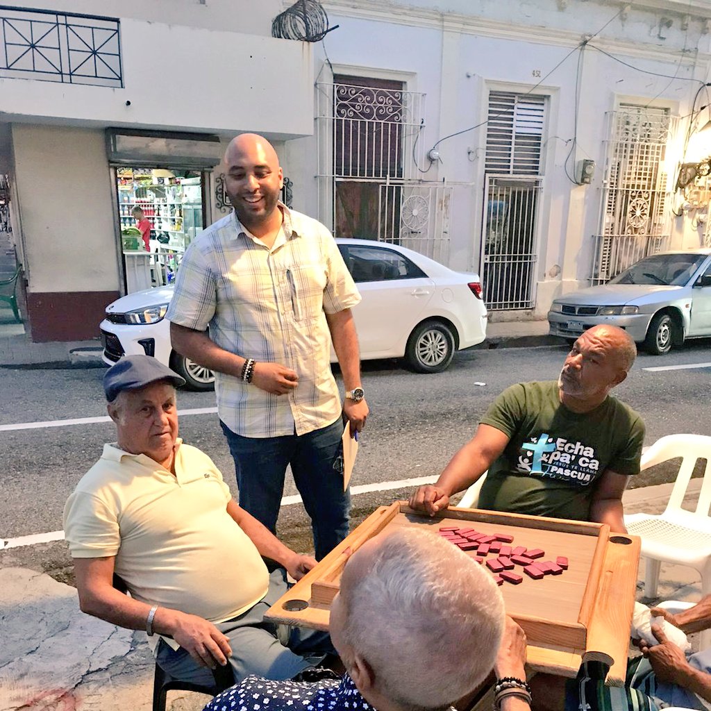 VictorAponteRD's tweet photo. Hoy llevamos la jornada de recolección de firmas a favor de una #CapitalAmigable a Ciudad Nueva y la Zona Colonial, dónde escúchanos a la gente y les compartimos nuestras propuestas.
#VictorRegidor #VA24
#CiudadNueva #ZonaColonial https://t.co/AoyxdNDB5M