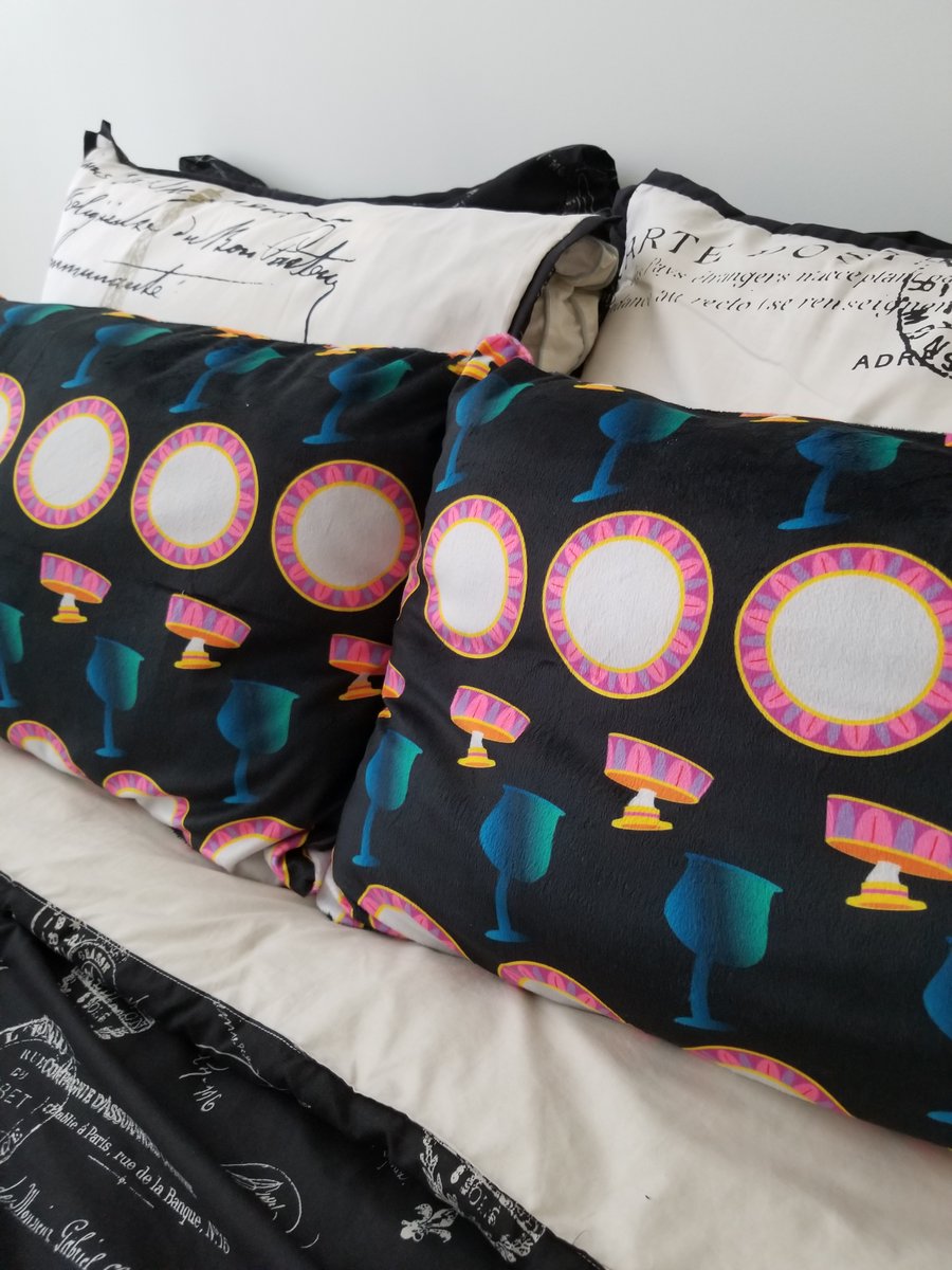 Lowa84's tweet image. Bring big pattern and whimsical fun into your life with these Sew Easy DIY pillows!   #spoonflower tinyurl.com/3uk3d6x3