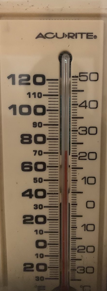MAGS_SP's tweet photo. Salí un momento de casa y noto que refrescó ! 😍 #ClimaMty El termómetro dice... 22 grados ! #SanPedro #SPGG 😱 https://t.co/MP7gxelQnd