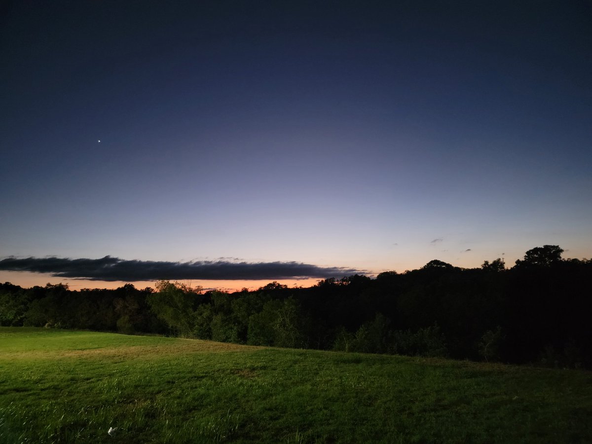 aemcburney's tweet image. End of the day.
.
.
.
#SpringBranch #Texas #TexasHillCountry #HillCountry #TexasSky #clouds #cloudscape #sky #bluesky #sun #sunset #twilight #dusk
