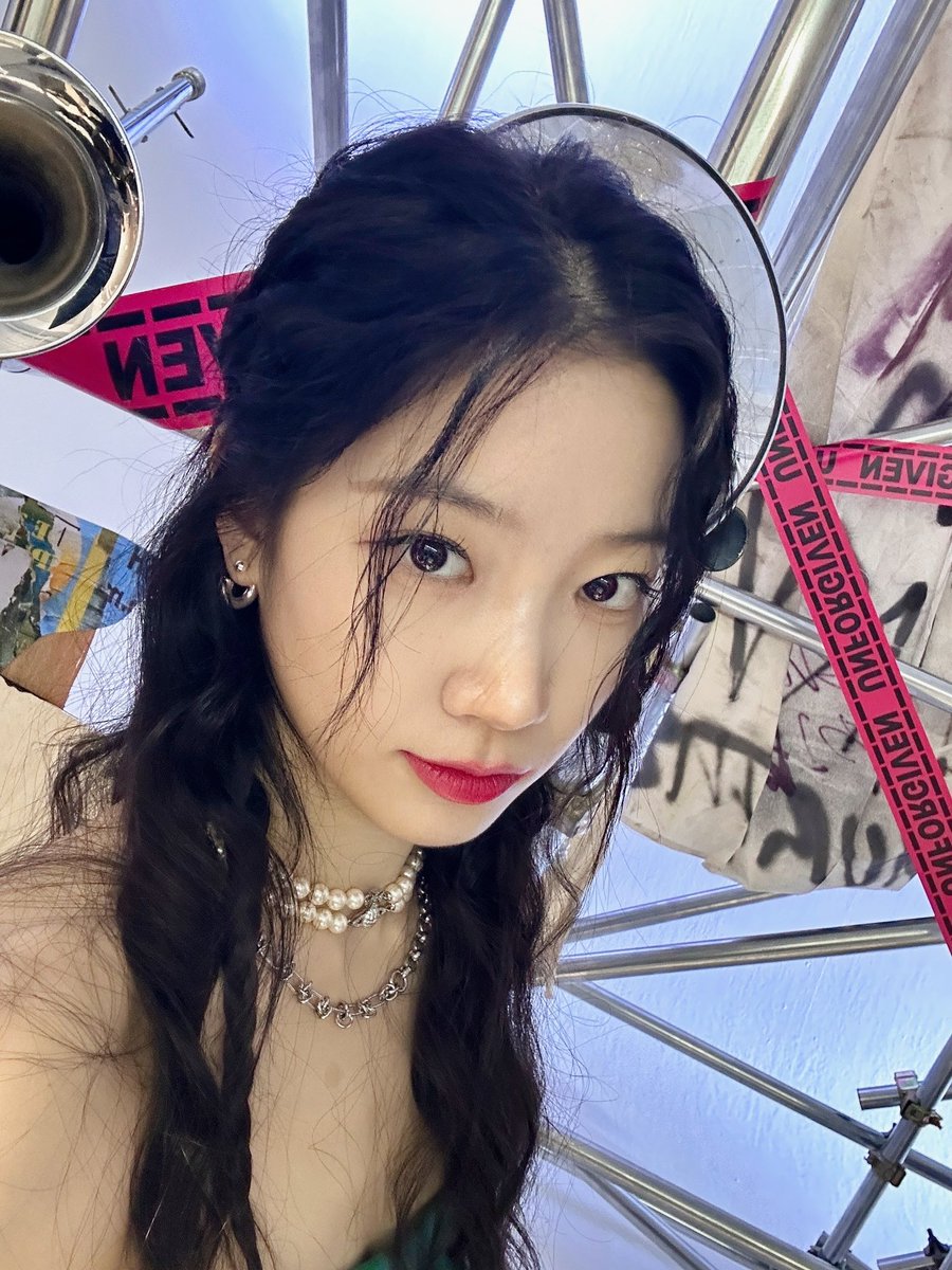 kazuha LE SSERAFIM KAZUHAのリップにフォーカス——ディオールの“チュチュ