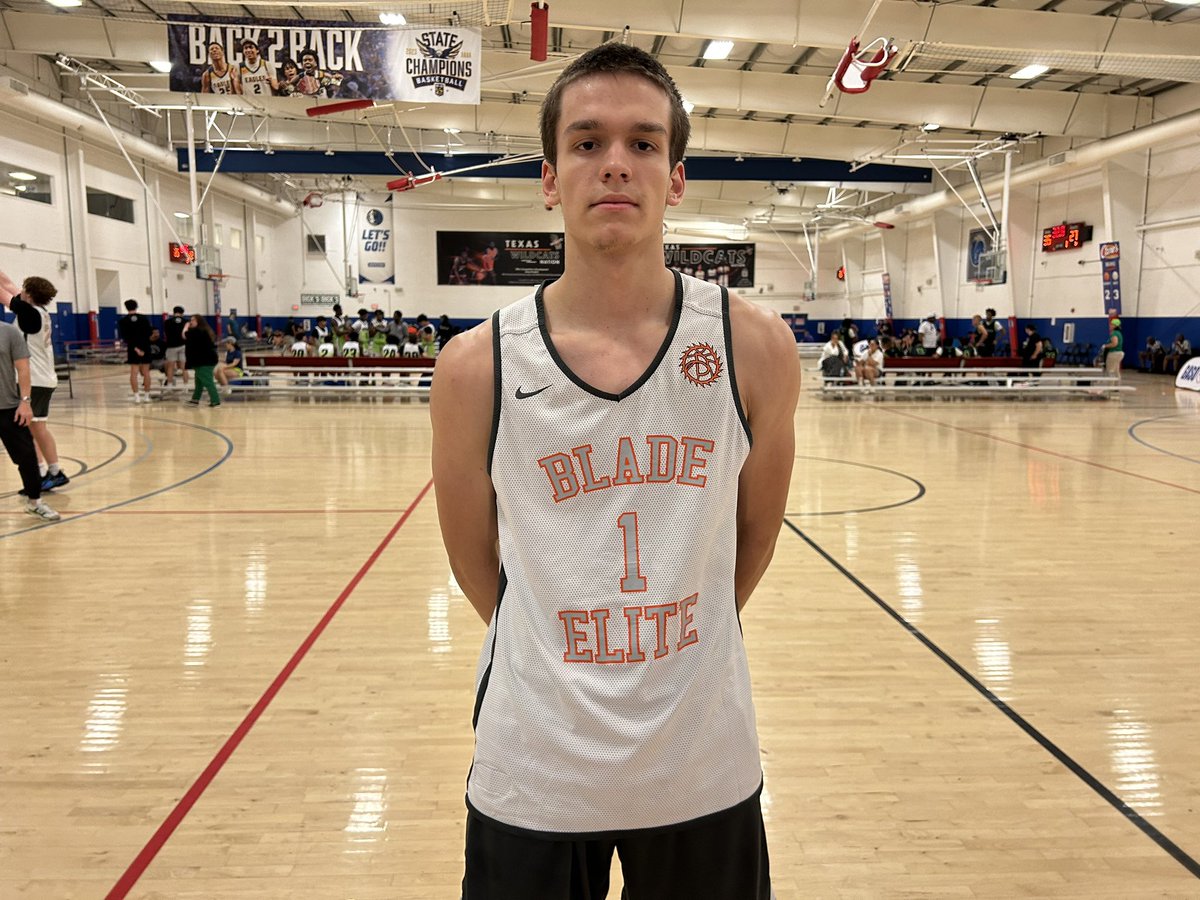 TexasHoops/GASO ๐ (@texashoopsgaso) on Twitter photo #GASOChampions | Duncanville
<a href="/Bladehoops/">BLADE Basketball</a> 17U - Moved well without the ball leading to shots at every level
Standouts ๐
โข <a href="/WillBronson5/">Will Bronson</a> - 19pts ๐ธ
โข <a href="/jaysondemcher/">jaysondemcher</a> - 17pts ๐ธ
โข Logan Strayhan - 14pts
#GASO | Everyoneโs Big Stage #GASOChampions | Duncanville
<a href="/Bladehoops/">BLADE Basketball</a> 17U - Moved well without the ball leading to shots at every level
Standouts ๐
โข <a href="/WillBronson5/">Will Bronson</a> - 19pts ๐ธ
โข <a href="/jaysondemcher/">jaysondemcher</a> - 17pts ๐ธ
โข Logan Strayhan - 14pts
#GASO | Everyoneโs Big Stage