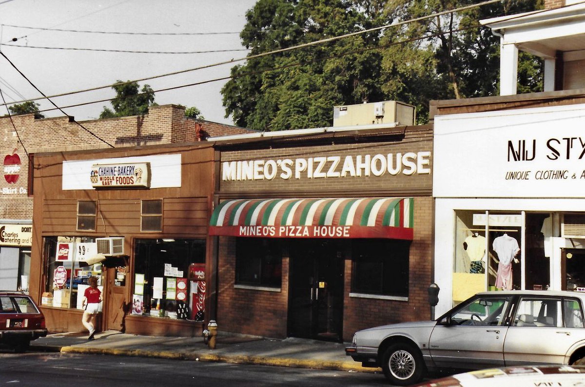 PghHistoryPie's tweet photo. Mineo’s Pizza House, Nu Style Unique Clothing and Accessories, Chahine Bakery  - 1990

photo by Patricia Hughes, Squirrel Hill Historical Society https://t.co/WTMt8oPoiT
