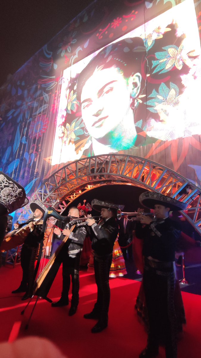 planesymas's tweet photo. Llega @FridaKahlo #fridainmersiva a @UnicentroBogota https://t.co/45wJzeZscN