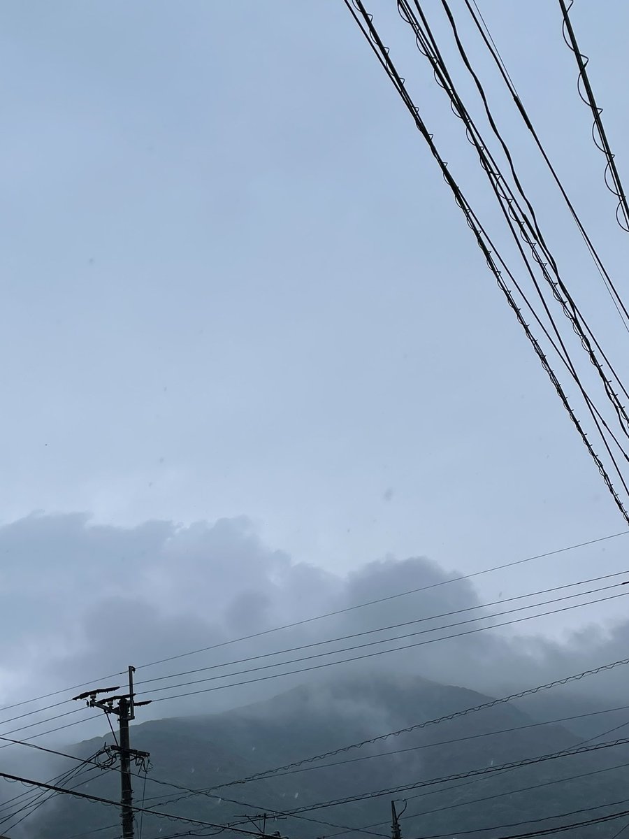 ReLife_B's tweet photo. おはようございます😊

今日の小倉南区は雨です☔️
七夕🎋なのに…晴れて欲しかった😂
皆さんの地域はどうですか？

週末は大雨になるようなので、気をつけてくださいね！

今日もよろしくお願いいたします🙇🏻‍♀️՞

#りらいふ
#安部山 https://t.co/LLjUdGilYo