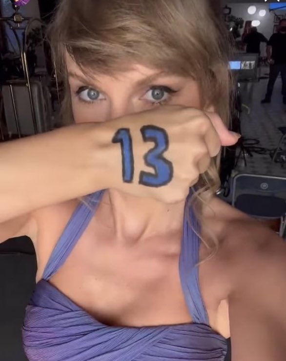 SwiftNYC's tweet photo. 1 HOUR TO #SpeakNowTaylorsVersion 💜✨ https://t.co/V0tHqBmRUF