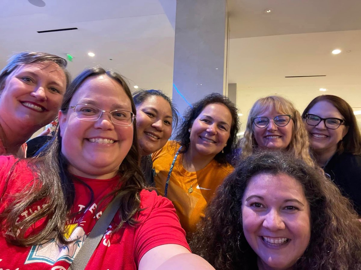 FitzhughSabrina's tweet image. Loving every minute of the time with my #impactretreat family at the #teachyourheartout conference! I got to meet @gerrybrooksprin today!!