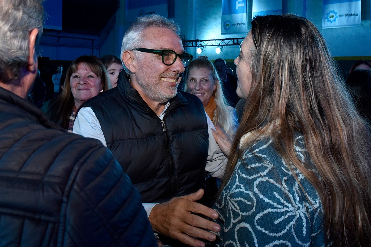 ZamoraJulio's tweet photo. Hoy presenté mi precandidatura para continuar como Intendente de Tigre. Junto a mis compañeros y compañeras, seguiremos trabajando por los vecinos y vecinas del distrito. ¡Gracias a todos los que me acompañaron! 
#TigreEsMiVida #MeQuedoAquí https://t.co/Y7Jh8ZVqXs
