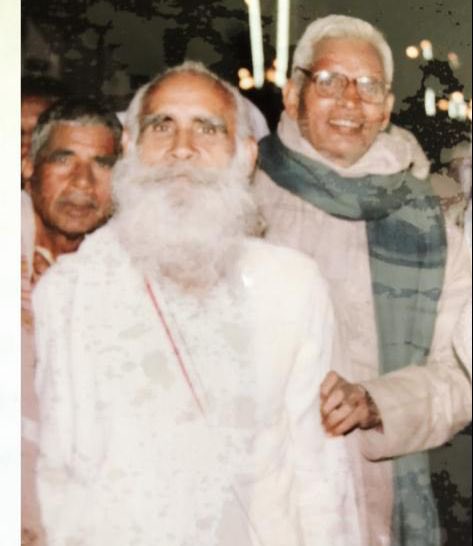 bjpcbpandey's tweet photo. आज पिताजी की प्रथम पुण्यतिथि है।(बरसी) एक वर्ष पूर्व आज की ही तिथि को  बैकुंठवासी  हो गए थे। सूक्ष्म रूप में वे और उनकी शिक्षाएं सदैव हम लोगों को प्रेरित और मार्गदर्शन करती रहती हैं।
उनके श्री चरणों में कोटि-कोटि प्रणाम! https://t.co/ruCZw9CAGu