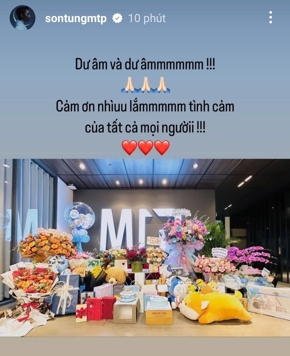 Có idol giấu 1 tuần mới khoe quà sinh nhậtttt 💙💙 Đã thấy quà của các Sky gửi tặng Tùng qua dự án SkyWardWishes của chúng mình, đã thấy quà của EL4M và Sky Twitter, Sky đã thấy quà của mình chưa nàooooo 🤩?? @sontungmtp777 #SonTungMTP #SkyWardWishes #EL4M