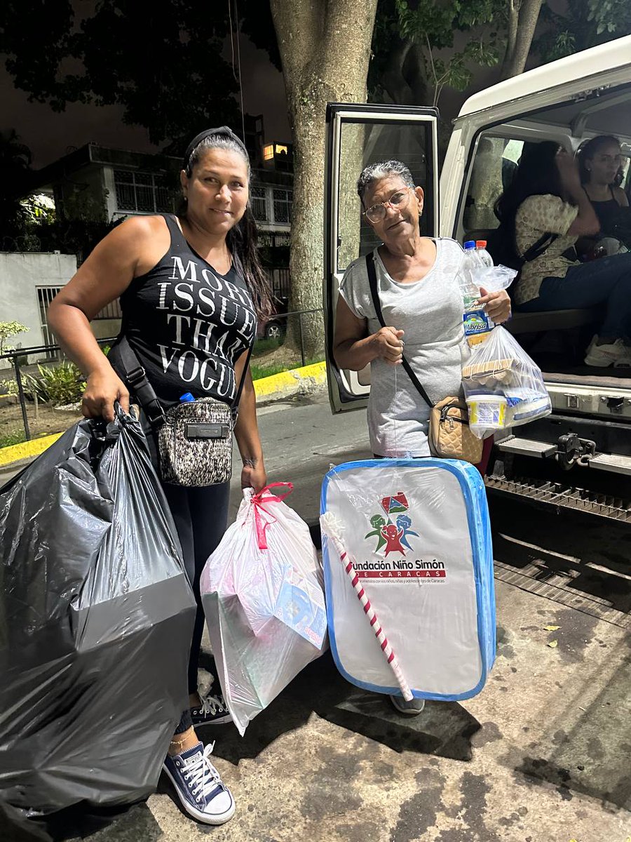 El día de ayer, la Alcaldesa <a href="/gestionperfecta/">Carmen Meléndez</a>, comenzó la entrega de piñatas y juguetes para la celebración del Día del Niño y la Niña, serán 2 mil comunidades caraqueñas, que celebrarán barrio arriba, con sus juguetes, dulces y alegría.

<a href="/SomosRMNoticias/">Radio Miraflores #LaVozDeLaVerdad</a>

#14Jul
#VivaLaPoesía