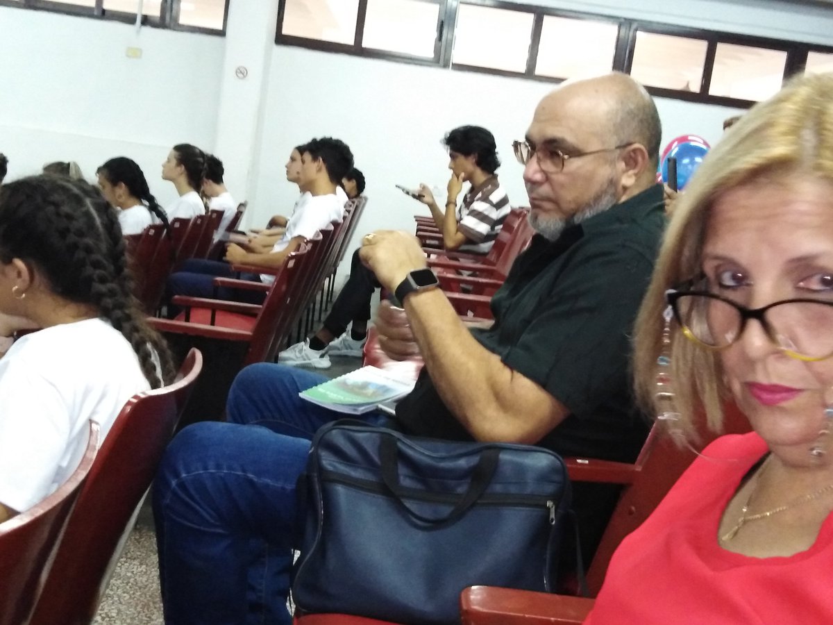 Aquí estamos, con la entrega que nos caracteriza. Directores Municipales de Educación en #VillaClara acompañando a los estudiantes de la FEEM en su Asamblea Provincial.
FEEM siempre cuesta arriba.
#FEEMVillaClara #FEEMPorCuba
