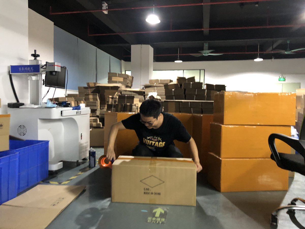 Eall_Topton's tweet image. This quarter, we are all busy packing and shipping #MiniPCs, #Laptops, and #Microcomputers. Our Friday night in Topton, China