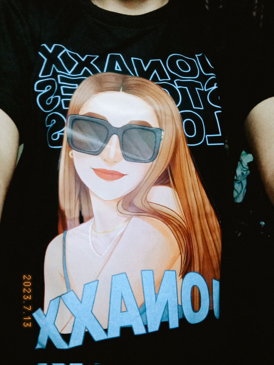 BabyAkoNgJboys's tweet image. kahapon pa dumating i2 pero nabusy me kaya now lang nakapagpost. thankk youuu, atee @solarezsystem dito sa graphic shirt as graduation gift moo sakin!!! superr kiliggg ako!! i love youu po!!🥹🩷 thank youu rin, ate @gramntflco @FandomBoxx sa jonaxx pin!! gandaa po ng shirt😍🫶