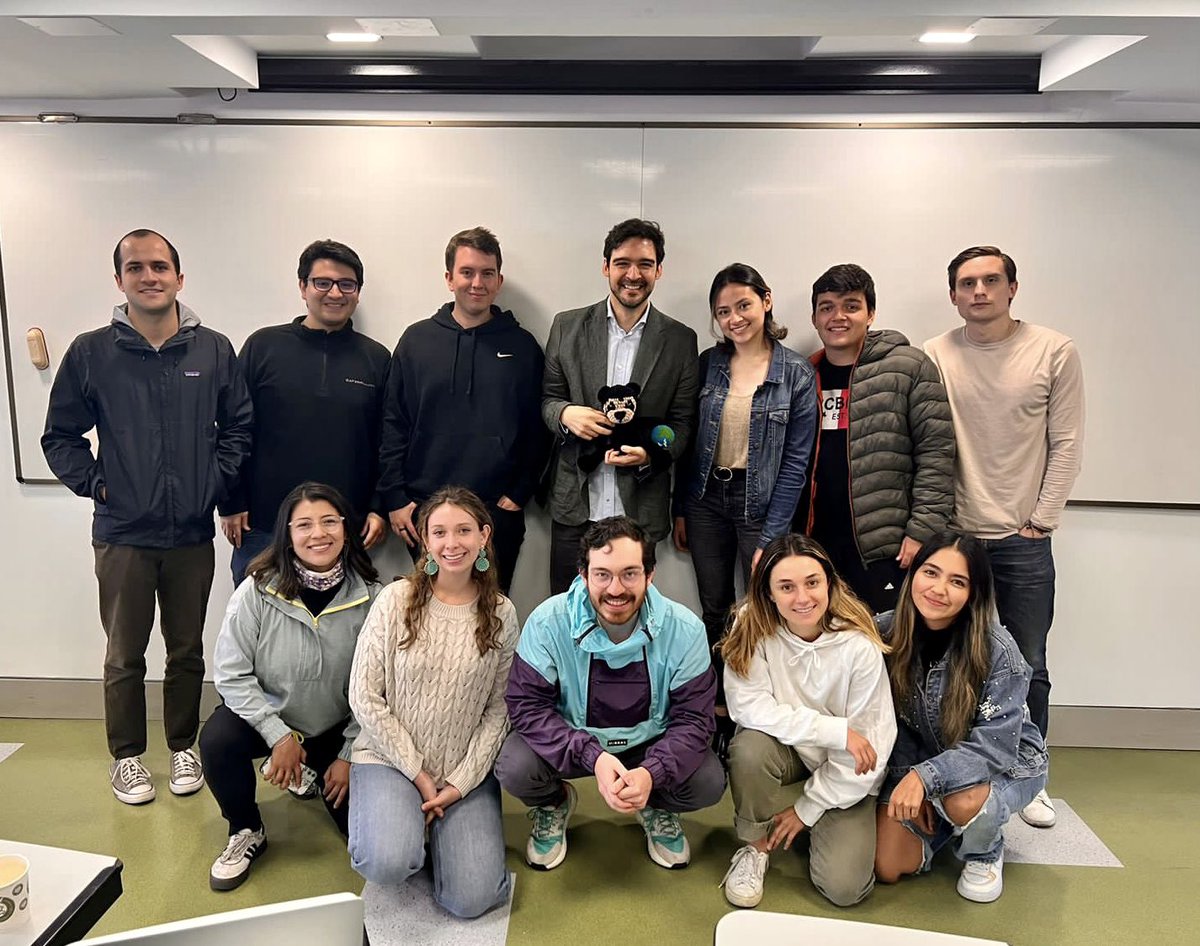 mmadrigalp's tweet photo. Hoy es mi último día dirigiendo la @MASPUniandes 

4 años feliz, dando todo mi corazón, pasión y conocimiento a mis estudiantes, a esta belleza de espacio 🥰

Gracias infinitas a todas personas que fueron parte de este ciclo que hoy finaliza. 

Foto 1. 2019
Foto 2. 2023 🍀🐾 https://t.co/yx8gaV9qpL