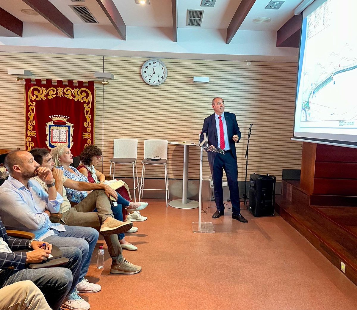 Nataliaelalamo's tweet photo. La seguridad en la red de carreteras es un compromiso firme de la @ComunidadMadrid. Por ello, hoy he supervisado la importante remodelación de la M-523 a la altura de Sevilla la Nueva. 

Estoy segura de que los grandes proyectos viales de @asensiomar pronto verán la luz. https://t.co/2ES65cth0d
