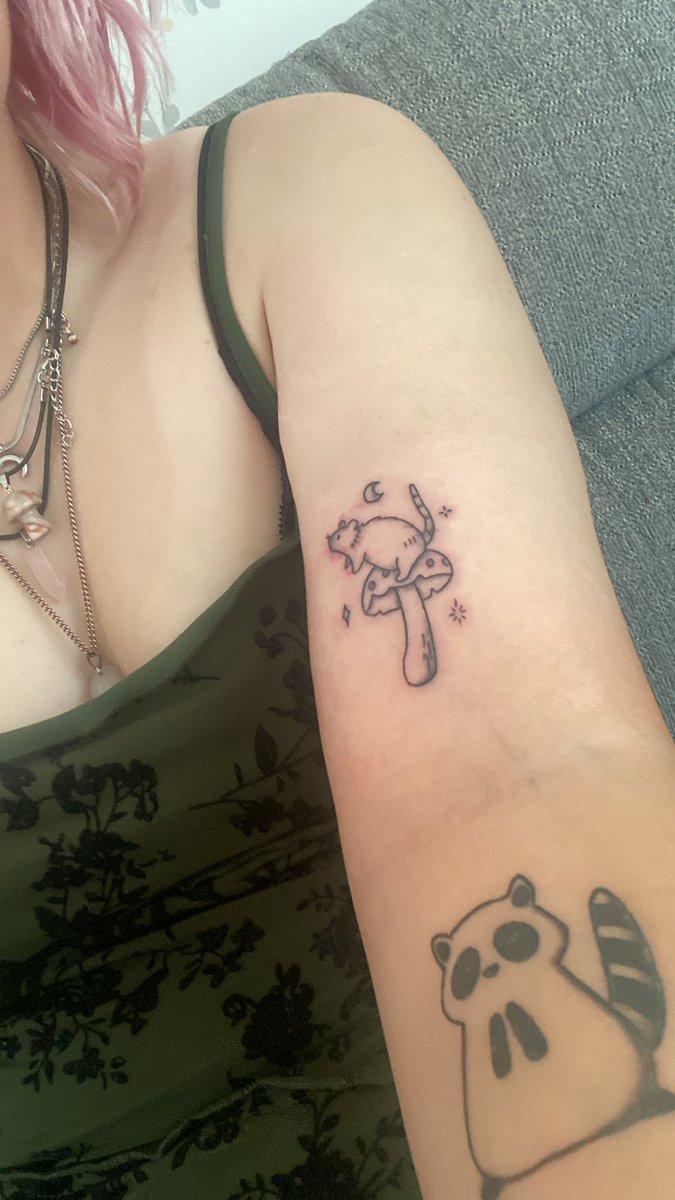 hazel_echo's tweet photo. forgot to post my new tattoo from a couple days ago https://t.co/VnajYNR8u6