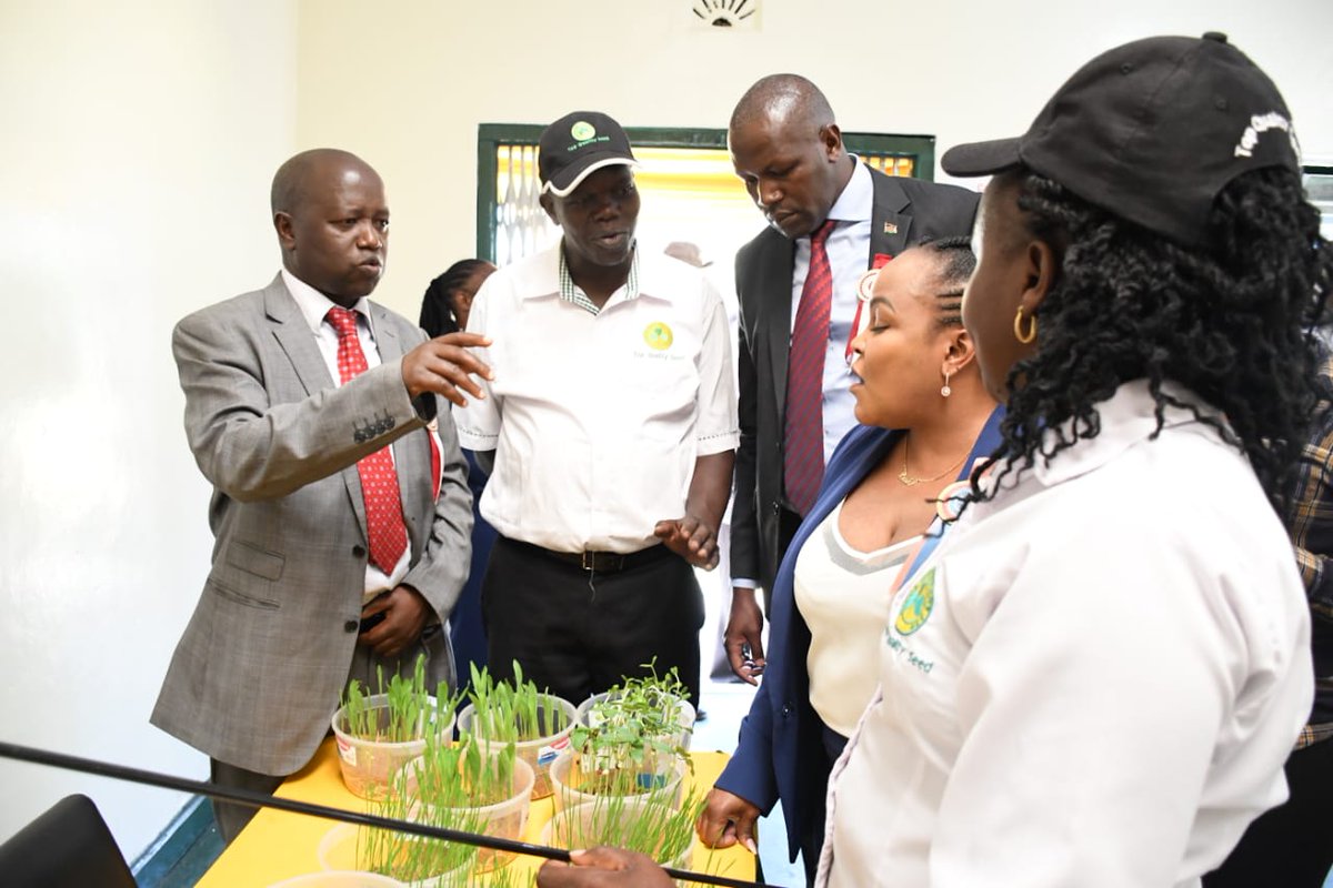 Simlaw_Seeds's tweet photo. The Chairperson Kenya Seed Group of Companies Hon. Wangui Ngirici , Director Hon. Bernard Wambwa and Ag. Managing Director Mr. Sammy Chepsiror toured our stand.
The team appreciated special attributes portrayed by #Malenge Gabbar F1 . https://t.co/OElyrwJ1h5