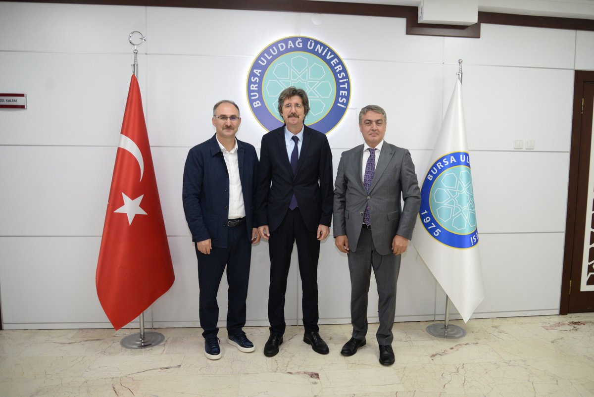 Gençlik ve Spor Bakanlığı Yatırım ve İşletmeler Genel Müdürü Prof. Dr. Süleyman Şahin ve İl Müdürü Rahmi Aksoy, Rektörümüz Prof. Dr. Ferudun Yılmaz'a hayırlı olsun ziyaretinde bulundu. Görüşmede Üniversitemizde devam eden projelere dair fikir alışverişi gerçekleştirildi.