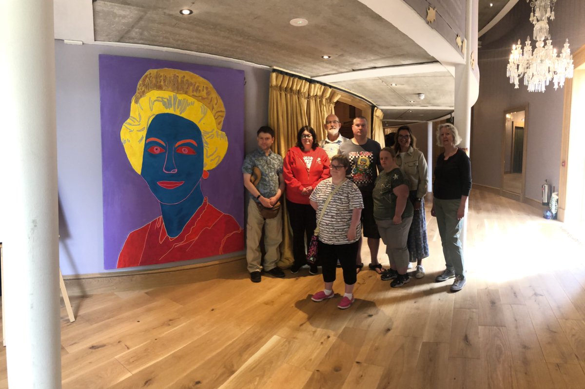 artventureuk's tweet photo. Our Queen Elizabeth II portrait at the Grange Park Opera before it moves to its home at Bagshot Park as part of the collection of HRH The Duchess of Edinburgh. @SLieutenancy #RoyalFamily #surreylive #surreylifemagazine https://t.co/w9VBiOVHDq